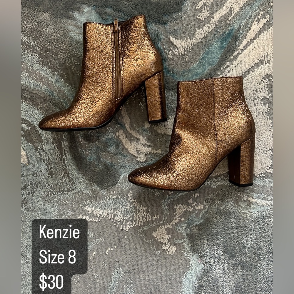 Selling a brand new Gold Kensie bootie size 8